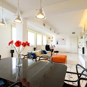 https://two-floors-luxurious-penthouse-2400-sqf.it-romehotels.com